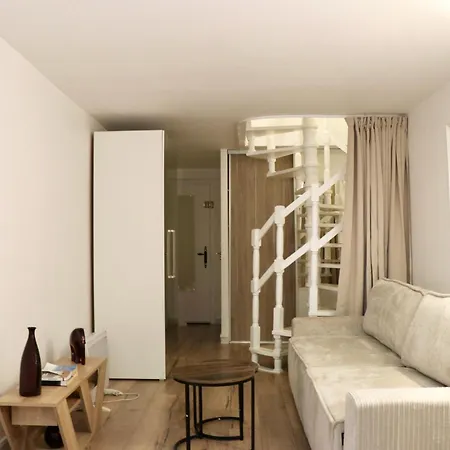 Sur 2 Niveaux Avec Terrasse A Apartment