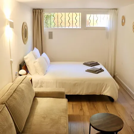Sur 2 Niveaux Avec Terrasse A Apartment