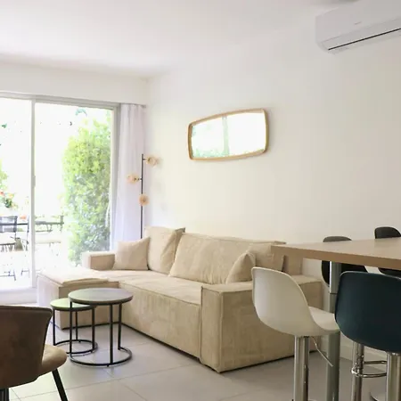 Sur 2 Niveaux Avec Terrasse A شقة سان تروبيه