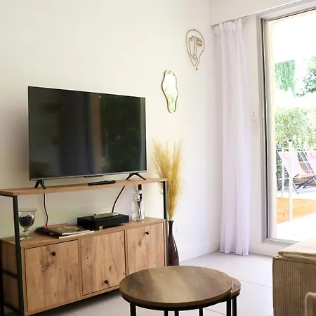 Sur 2 Niveaux Avec Terrasse A Apartment