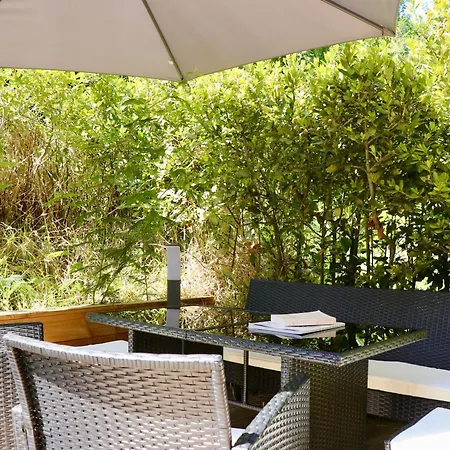 Sur 2 Niveaux Avec Terrasse A Saint-Tropez